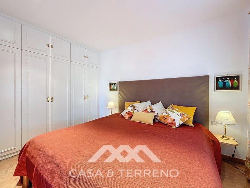 6 soveværelse Villa til salg i Sayalonga med swimmingpool - € 890.000 (Ref: 9719825)