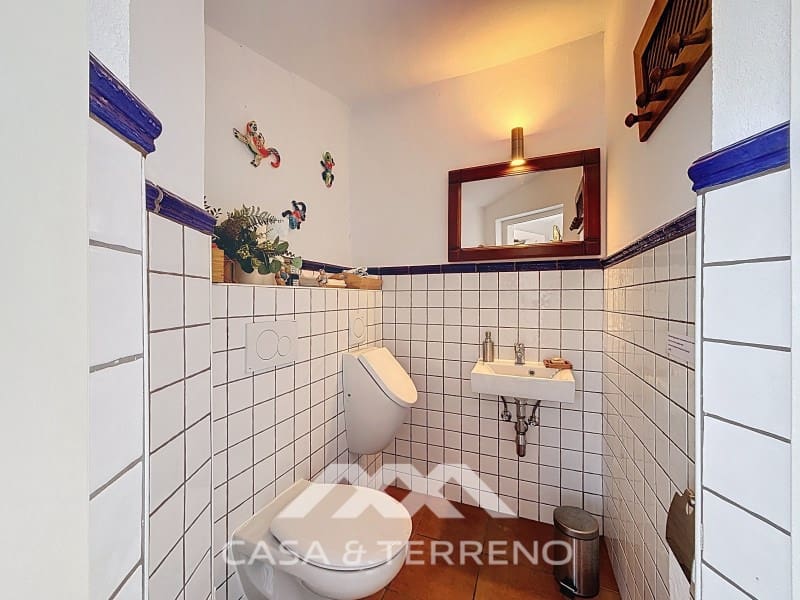 6 soveværelse Villa til salg i Sayalonga med swimmingpool - € 890.000 (Ref: 9719825)