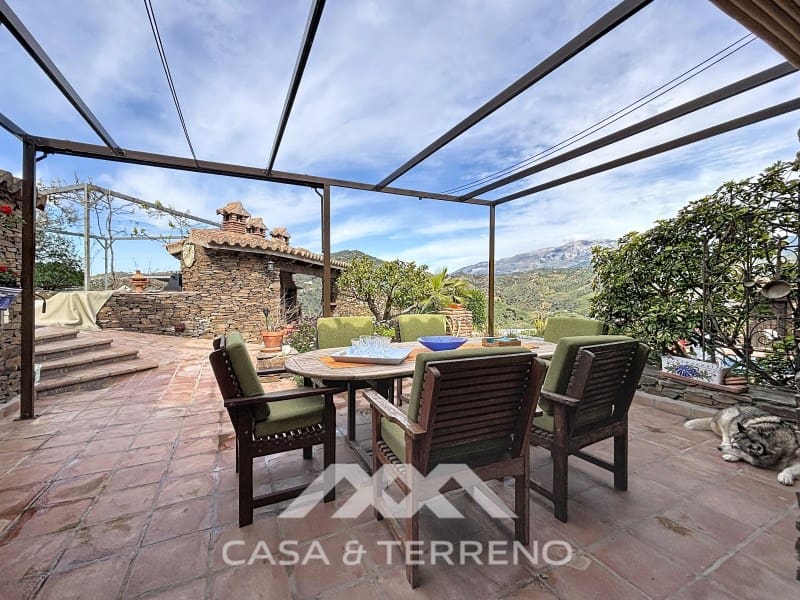 6 soveværelse Villa til salg i Sayalonga med swimmingpool - € 890.000 (Ref: 9719825)