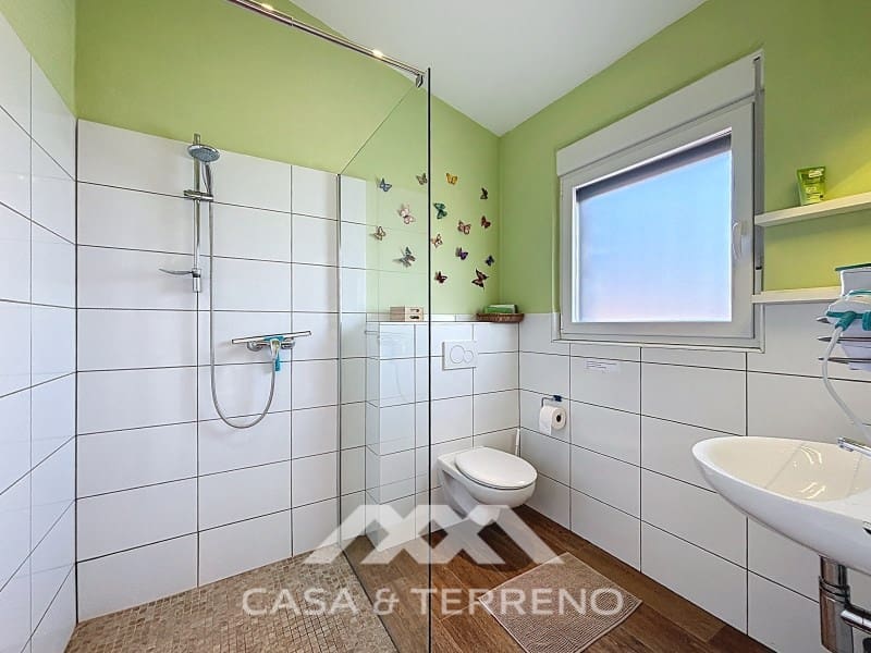 6 soveværelse Villa til salg i Sayalonga med swimmingpool - € 890.000 (Ref: 9719825)