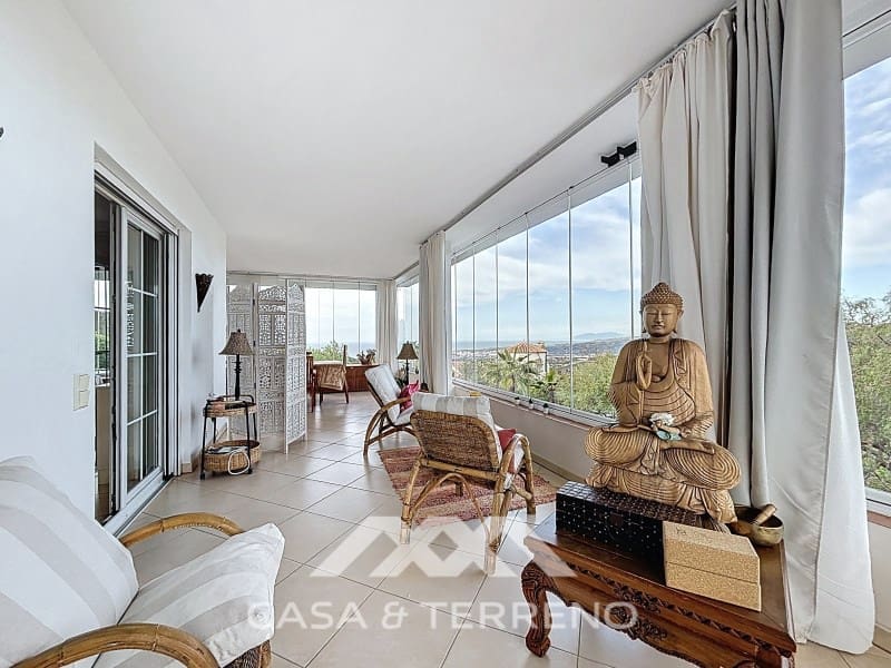 6 soveværelse Villa til salg i Sayalonga med swimmingpool - € 890.000 (Ref: 9719825)