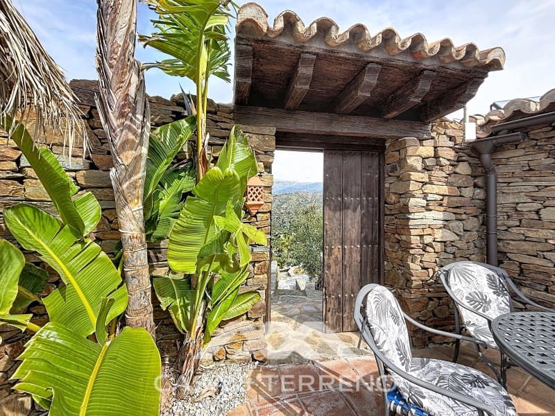 6 soveværelse Villa til salg i Sayalonga med swimmingpool - € 890.000 (Ref: 9719825)