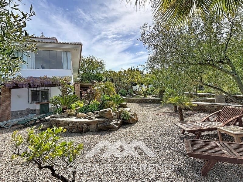 6 soveværelse Villa til salg i Sayalonga med swimmingpool - € 890.000 (Ref: 9719825)