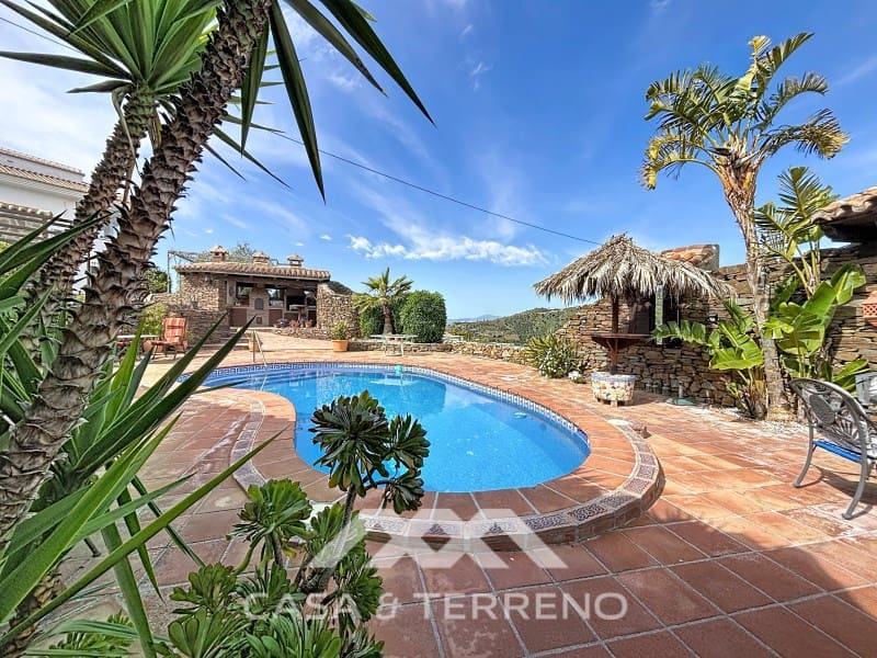 6 soveværelse Guesthouse/B & B til salg i Sayalonga med swimmingpool - € 890.000 (Ref: 9719826)