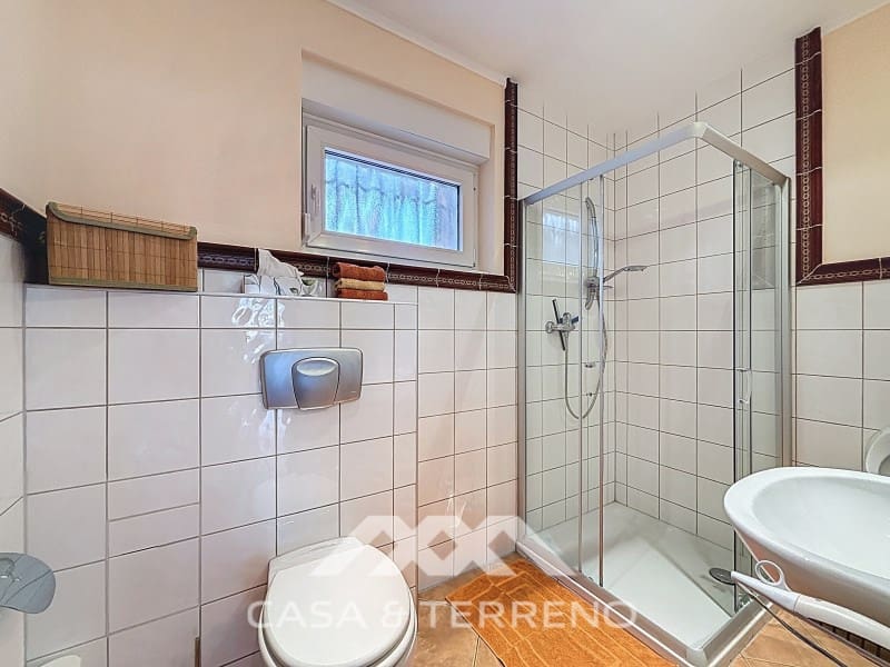 6 soveværelse Guesthouse/B & B til salg i Sayalonga med swimmingpool - € 890.000 (Ref: 9719826)