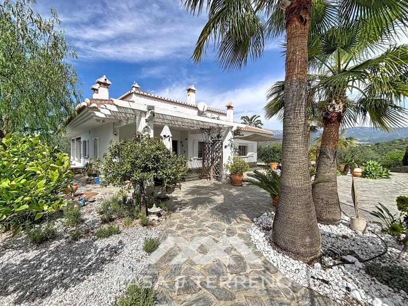 6 soveværelse Guesthouse/B & B til salg i Sayalonga med swimmingpool - € 890.000 (Ref: 9719826)