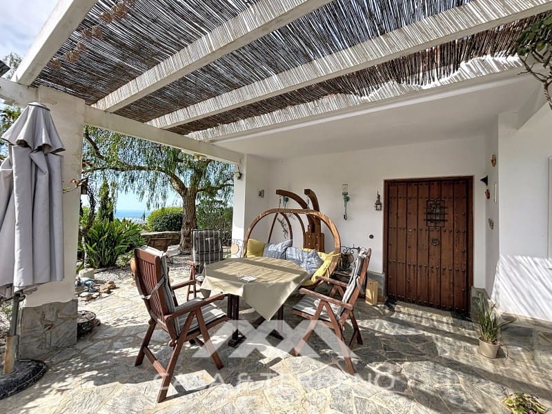 6 soveværelse Guesthouse/B & B til salg i Sayalonga med swimmingpool - € 890.000 (Ref: 9719826)