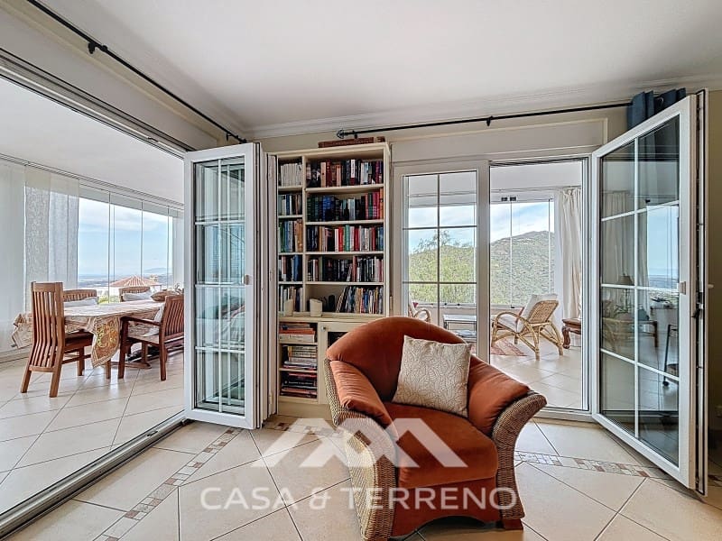 6 soveværelse Guesthouse/B & B til salg i Sayalonga med swimmingpool - € 890.000 (Ref: 9719826)