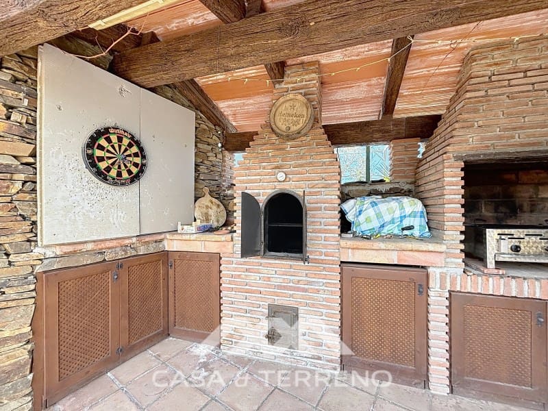 6 soveværelse Guesthouse/B & B til salg i Sayalonga med swimmingpool - € 890.000 (Ref: 9719826)