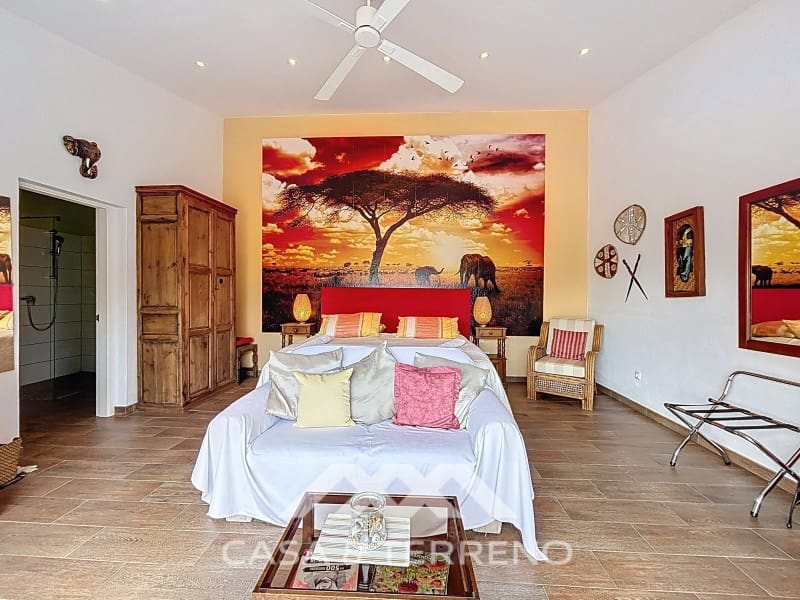 6 soveværelse Guesthouse/B & B til salg i Sayalonga med swimmingpool - € 890.000 (Ref: 9719826)