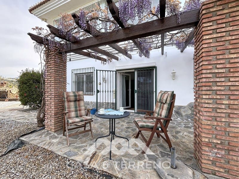 6 soveværelse Guesthouse/B & B til salg i Sayalonga med swimmingpool - € 890.000 (Ref: 9719826)