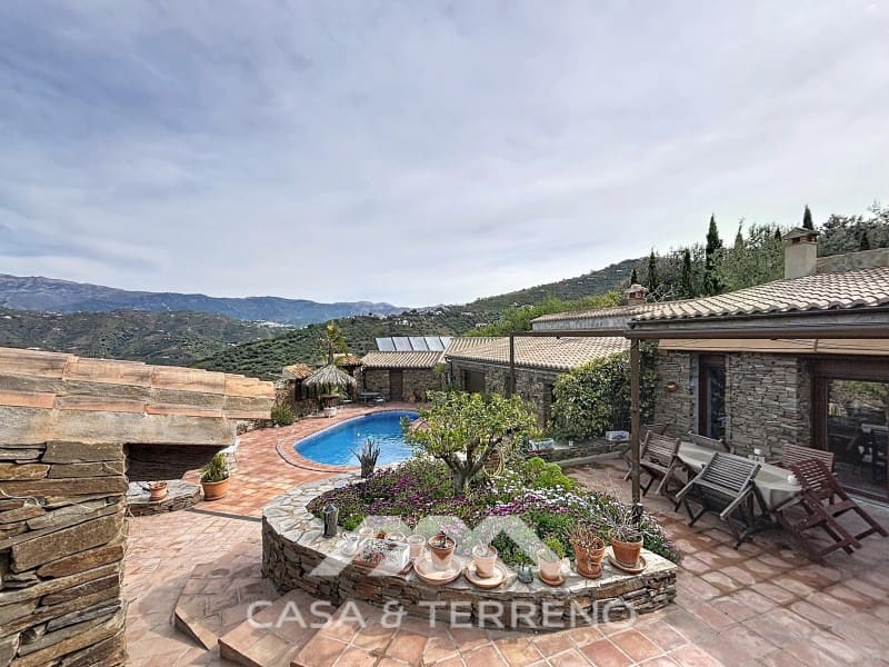 6 soveværelse Guesthouse/B & B til salg i Sayalonga med swimmingpool - € 890.000 (Ref: 9719826)