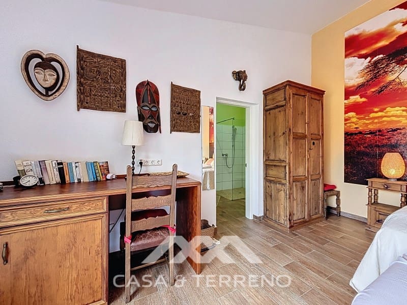 6 soveværelse Guesthouse/B & B til salg i Sayalonga med swimmingpool - € 890.000 (Ref: 9719826)