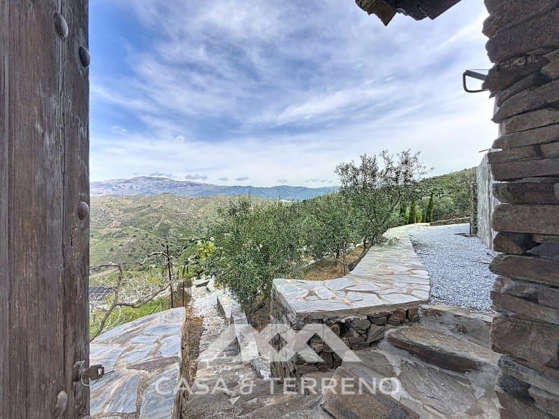 6 soveværelse Guesthouse/B & B til salg i Sayalonga med swimmingpool - € 890.000 (Ref: 9719826)