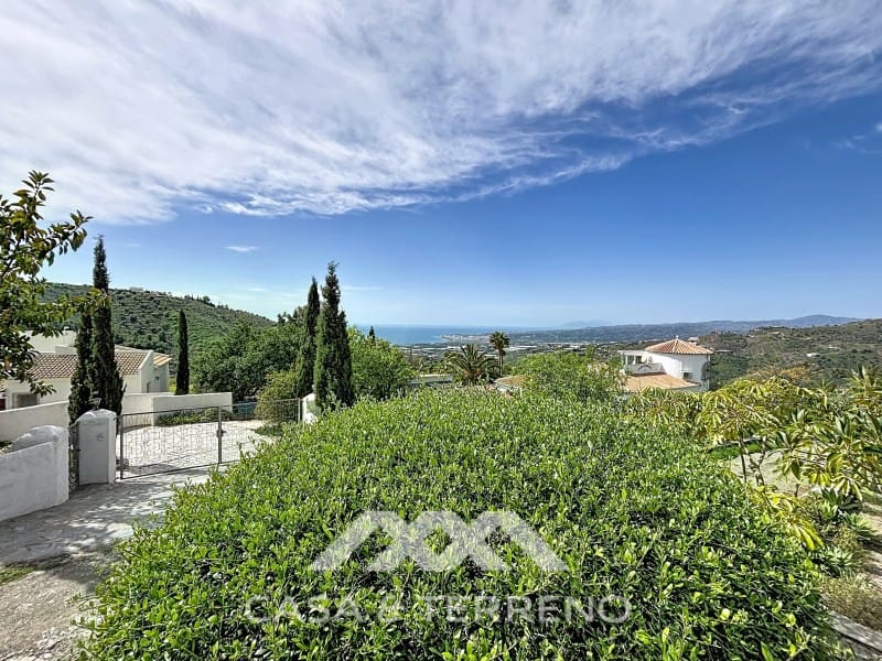 6 soveværelse Guesthouse/B & B til salg i Sayalonga med swimmingpool - € 890.000 (Ref: 9719826)