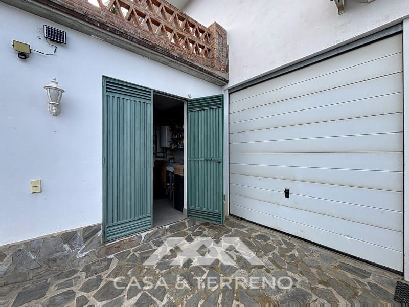 6 soveværelse Guesthouse/B & B til salg i Sayalonga med swimmingpool - € 890.000 (Ref: 9719826)