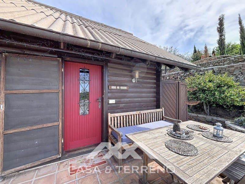 6 soveværelse Guesthouse/B & B til salg i Sayalonga med swimmingpool - € 890.000 (Ref: 9719826)