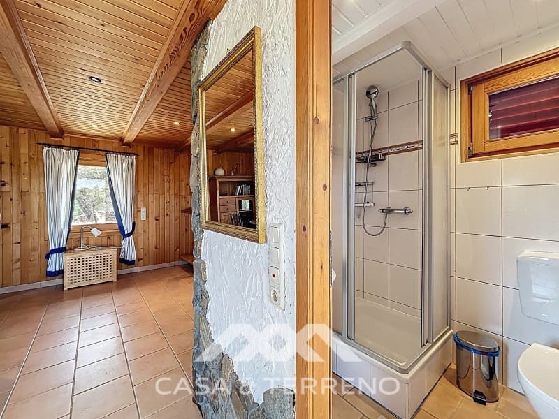 6 soveværelse Guesthouse/B & B til salg i Sayalonga med swimmingpool - € 890.000 (Ref: 9719826)