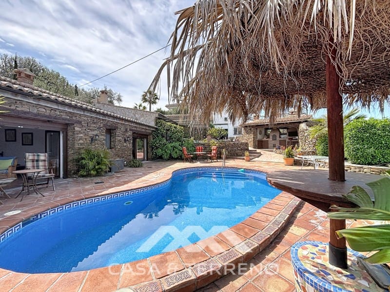 6 soveværelse Guesthouse/B & B til salg i Sayalonga med swimmingpool - € 890.000 (Ref: 9719826)