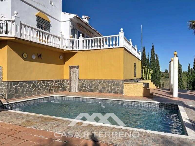 3 bedroom Villa for rent in Velez-Malaga with pool garage - € 1,995 (Ref: 9747780)
