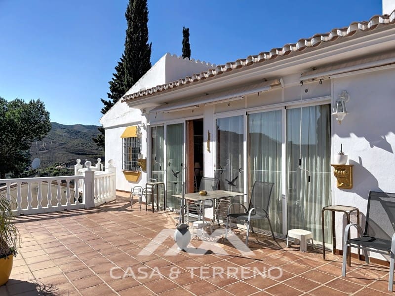 3 bedroom Villa for rent in Velez-Malaga with pool garage - € 1,995 (Ref: 9747780)