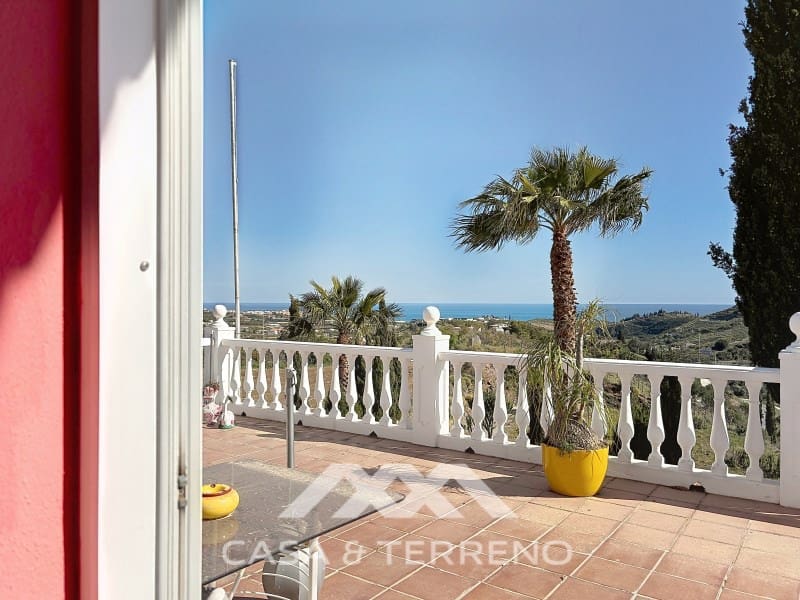 3 bedroom Villa for rent in Velez-Malaga with pool garage - € 1,995 (Ref: 9747780)