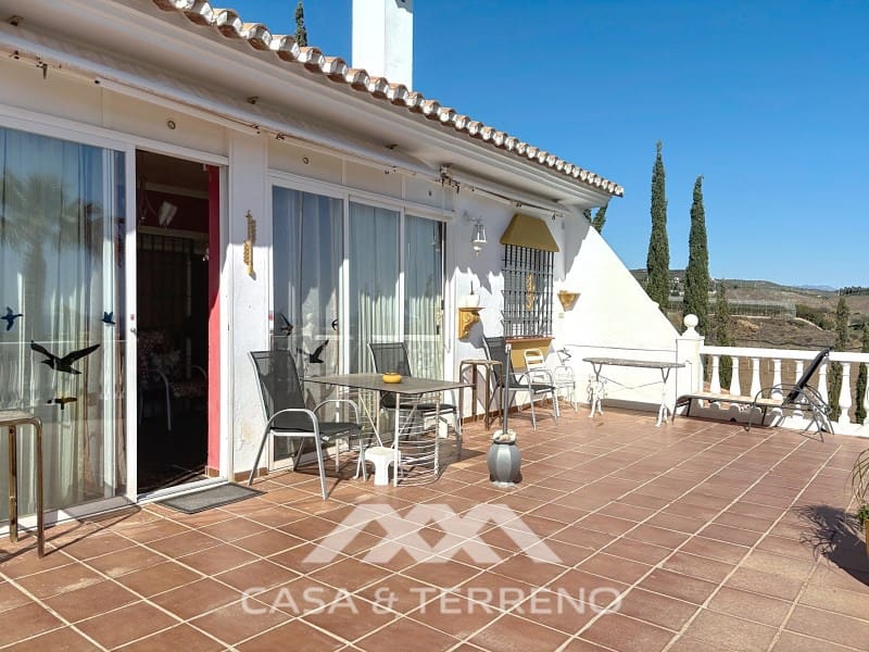 3 bedroom Villa for rent in Velez-Malaga with pool garage - € 1,995 (Ref: 9747780)