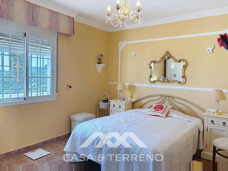 3 bedroom Villa for rent in Velez-Malaga with pool garage - € 1,995 (Ref: 9747780)