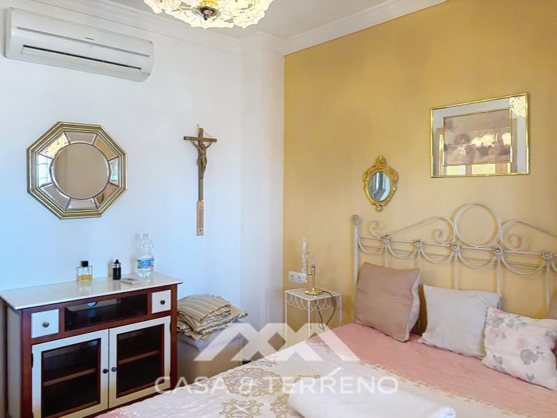 3 bedroom Villa for rent in Velez-Malaga with pool garage - € 1,995 (Ref: 9747780)