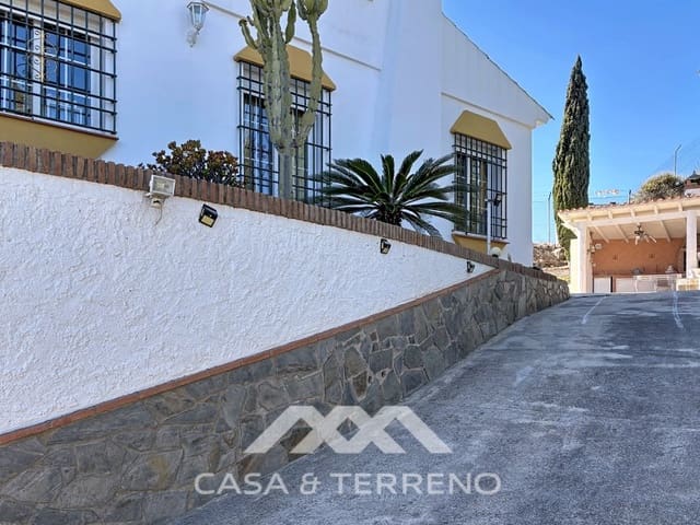 3 bedroom Villa for rent in Cajiz, Vélez-Málaga with pool garage - € 1,995 (Ref: 9747780)