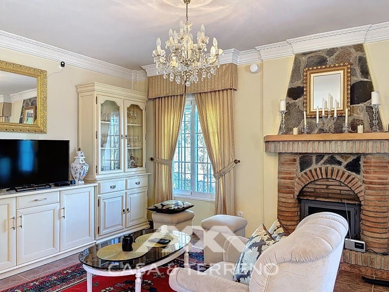 3 bedroom Villa for rent in Velez-Malaga with pool garage - € 1,995 (Ref: 9747780)