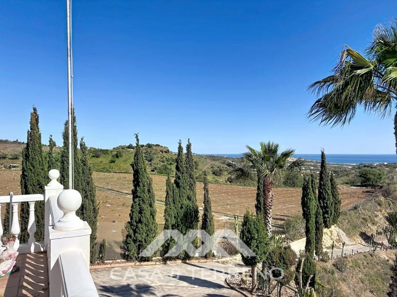 3 bedroom Villa for rent in Velez-Malaga with pool garage - € 1,995 (Ref: 9747780)