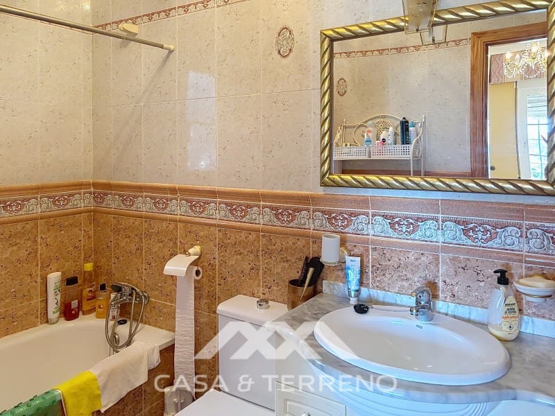 3 bedroom Villa for rent in Velez-Malaga with pool garage - € 1,995 (Ref: 9747780)