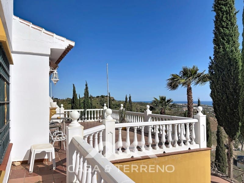 3 bedroom Villa for rent in Velez-Malaga with pool garage - € 1,995 (Ref: 9747780)