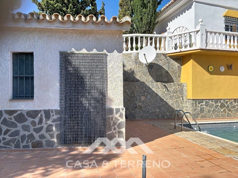 3 bedroom Villa for rent in Velez-Malaga with pool garage - € 1,995 (Ref: 9747780)
