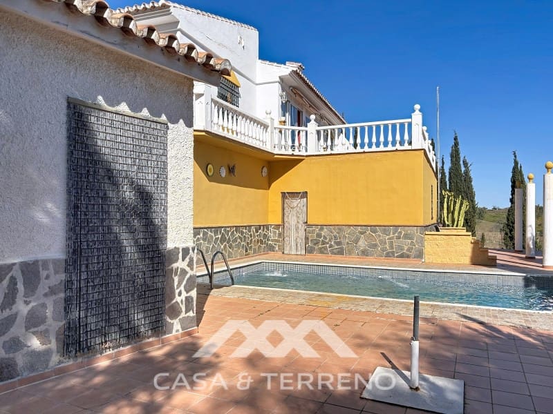 3 bedroom Villa for rent in Velez-Malaga with pool garage - € 1,995 (Ref: 9747780)