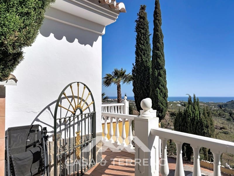 3 bedroom Villa for rent in Velez-Malaga with pool garage - € 1,995 (Ref: 9747780)