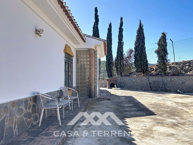 3 bedroom Villa for rent in Velez-Malaga with pool garage - € 1,995 (Ref: 9747780)