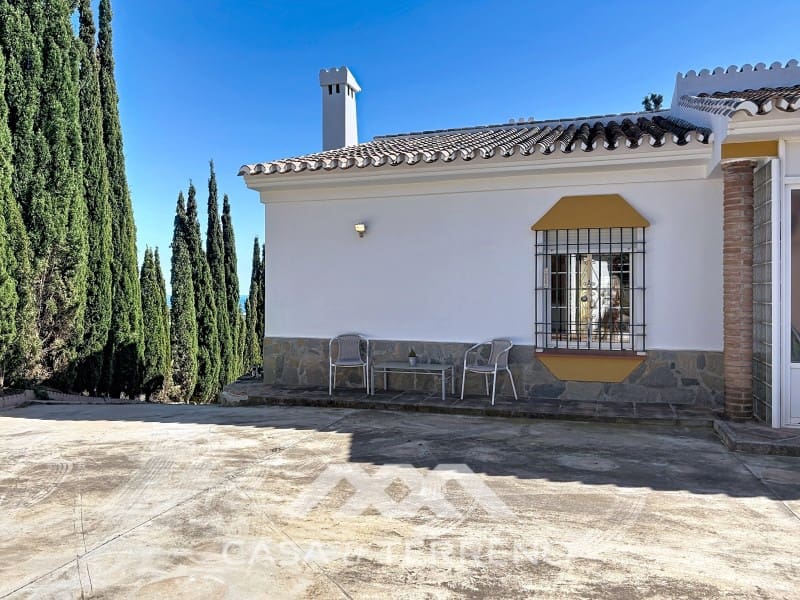 3 bedroom Villa for rent in Velez-Malaga with pool garage - € 1,995 (Ref: 9747780)