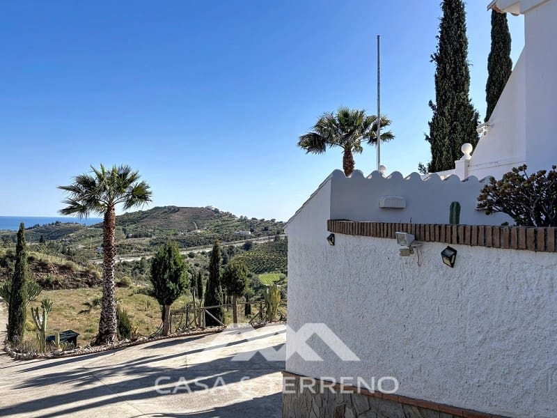 3 bedroom Villa for rent in Velez-Malaga with pool garage - € 1,995 (Ref: 9747780)