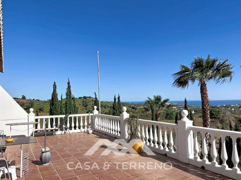 3 bedroom Villa for rent in Velez-Malaga with pool garage - € 1,995 (Ref: 9747780)