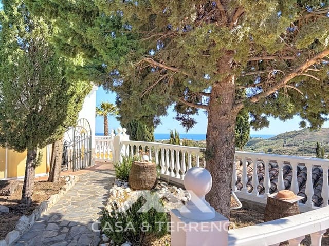 3 bedroom Villa for rent in Cajiz, Vélez-Málaga with pool garage - € 1,995 (Ref: 9747780)