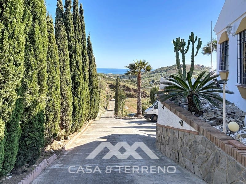 3 bedroom Villa for rent in Velez-Malaga with pool garage - € 1,995 (Ref: 9747780)