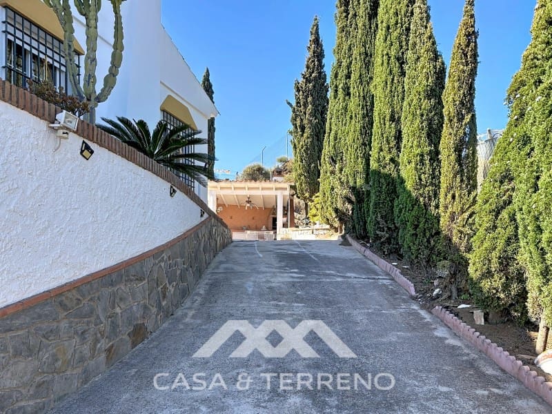 3 bedroom Villa for rent in Velez-Malaga with pool garage - € 1,995 (Ref: 9747780)