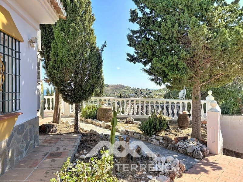 3 bedroom Villa for rent in Velez-Malaga with pool garage - € 1,995 (Ref: 9747780)