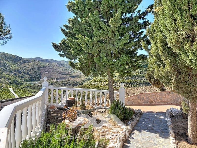 3 bedroom Villa for rent in Velez-Malaga with pool garage - € 1,995 (Ref: 9747780)