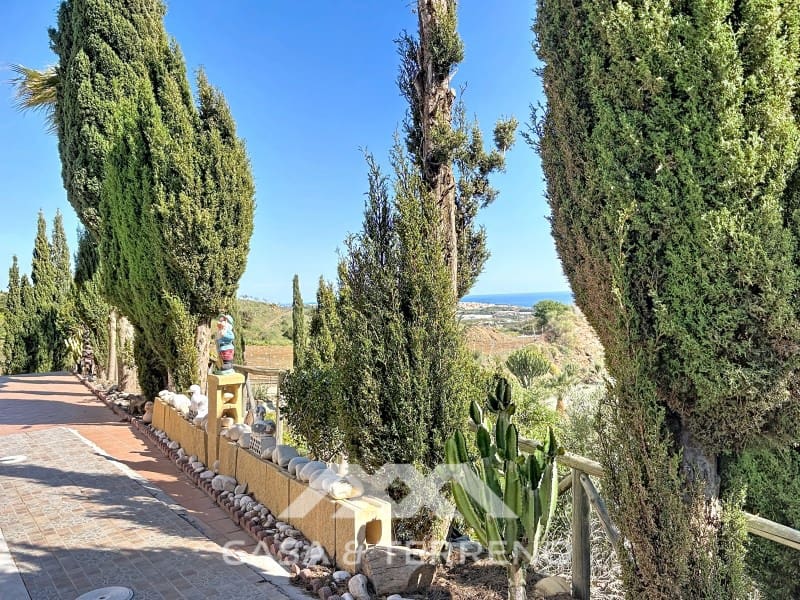 3 bedroom Villa for rent in Velez-Malaga with pool garage - € 1,995 (Ref: 9747780)