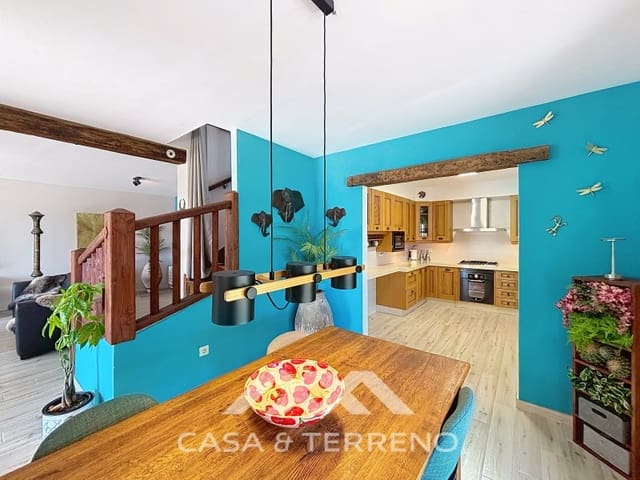 4 quarto Moradia para venda em Alcaucín com piscina - 499 000 € (Ref: 9761906)