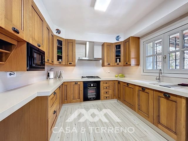 4 quarto Moradia para venda em Alcaucín com piscina - 499 000 € (Ref: 9761906)