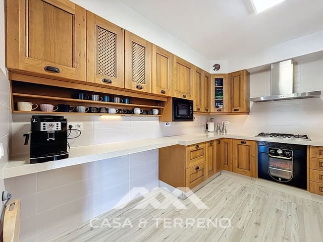 4 quarto Moradia para venda em Alcaucín com piscina - 499 000 € (Ref: 9761906)